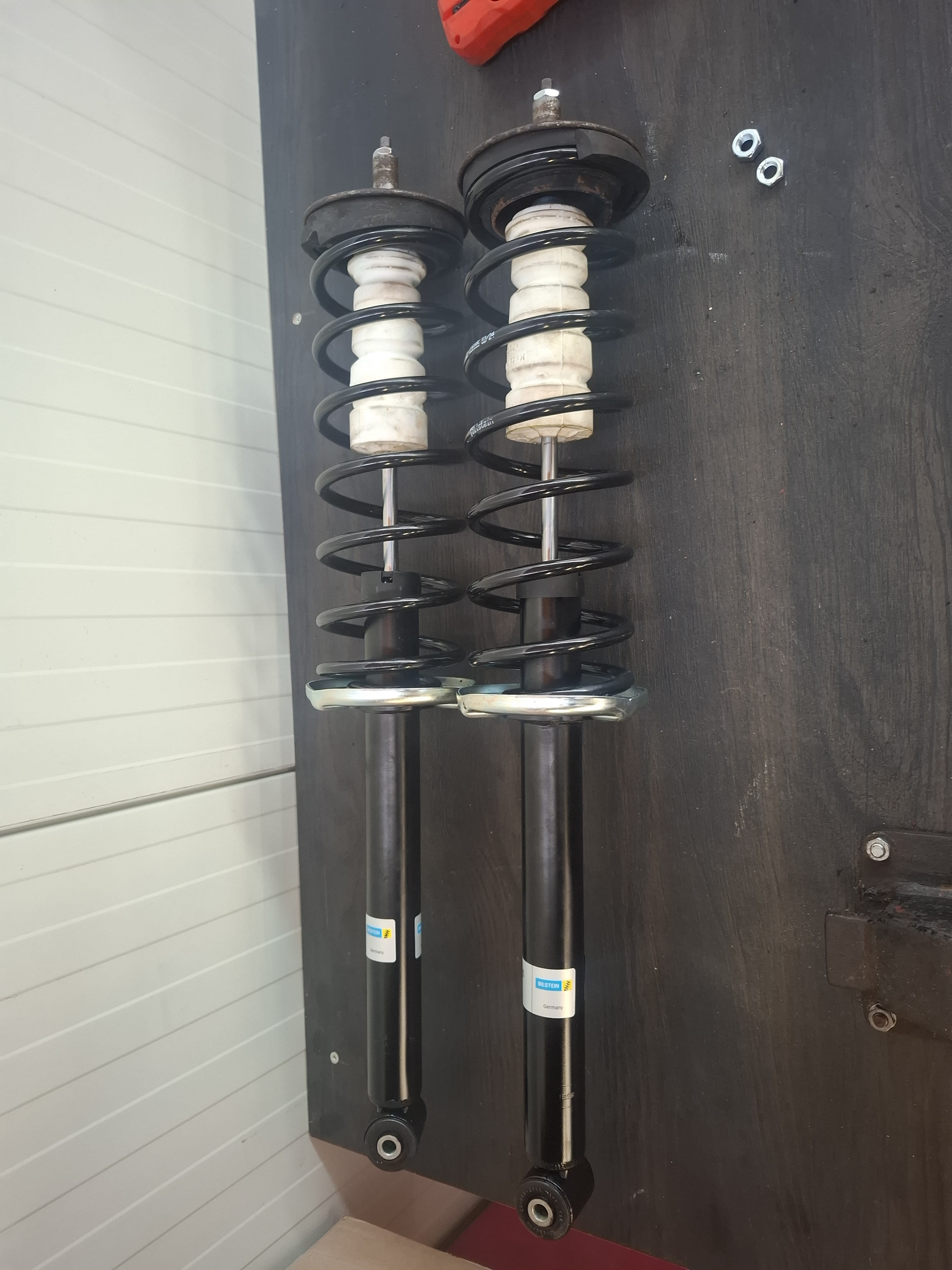 Jetta shocks